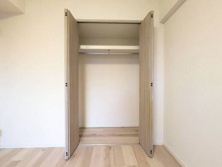 収納 家電やスーツケース、ストック品など何でも片付く嬉しい空間です。