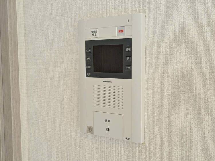 設備 誰が来てもわかる様にモニター付きインターホンを設置。