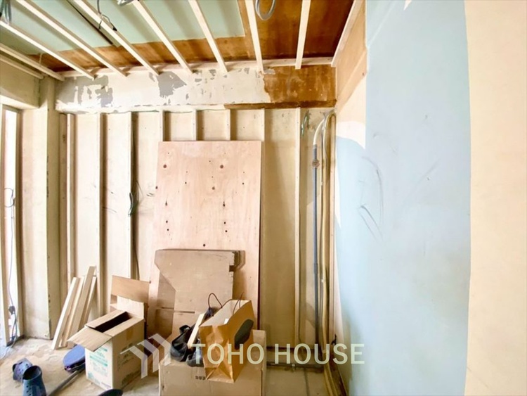 洗面 現在改装中◆快適◆煌びやかな暮らしの中にも忘れたくない快適さ。大きな収納が助けてくれます。