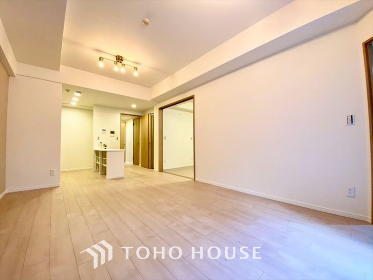 内装 【LIVING】◆眩い◆光が燦々と入り、家族の笑顔を照らす。「いつまでも続いて」と願う夢のような毎日がここにある。