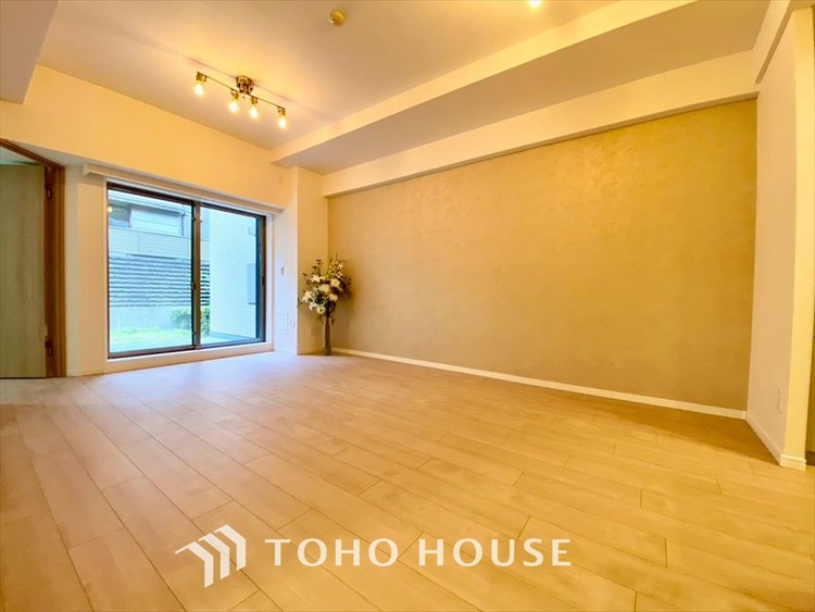 内装 【LIVING】◆陽光◆が差し込む。この開放的なLDKに家族の笑顔が集う。家族が一緒に過ごす空間は明るく、そして居心地よく。