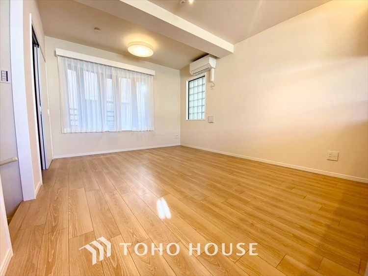 内装 【LIVING】◆眩い◆光が燦々と入り、家族の笑顔を照らす。「いつまでも続いて」と願う夢のような毎日がここにある。