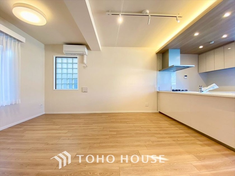 内装 【LIVING】◆住む喜び、楽しさ、感動◆を君と共有したい。いつまでもずっと家族を見渡せるこの広い空間で。