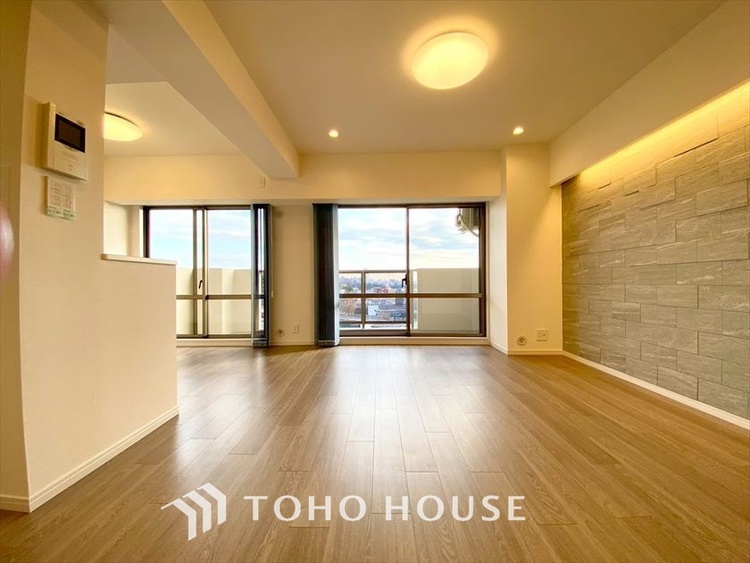 内装 【LIVING】◆眩い◆光が燦々と入り、家族の笑顔を照らす。「いつまでも続いて」と願う夢のような毎日がここにある。