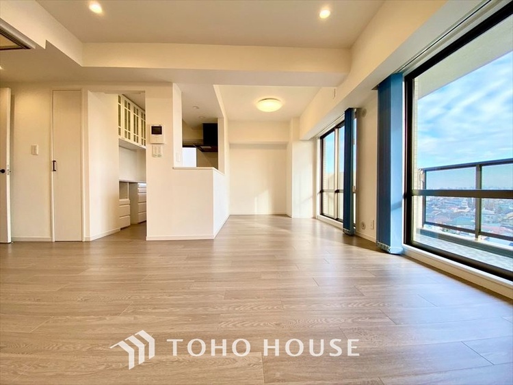 内装 【LIVING】◆陽光◆が差し込む。この開放的なLDKに家族の笑顔が集う。家族が一緒に過ごす空間は明るく、そして居心地よく。