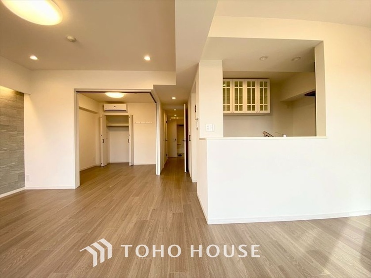 内装 【LIVING】◆住む喜び、楽しさ、感動◆を君と共有したい。いつまでもずっと家族を見渡せるこの広い空間で。