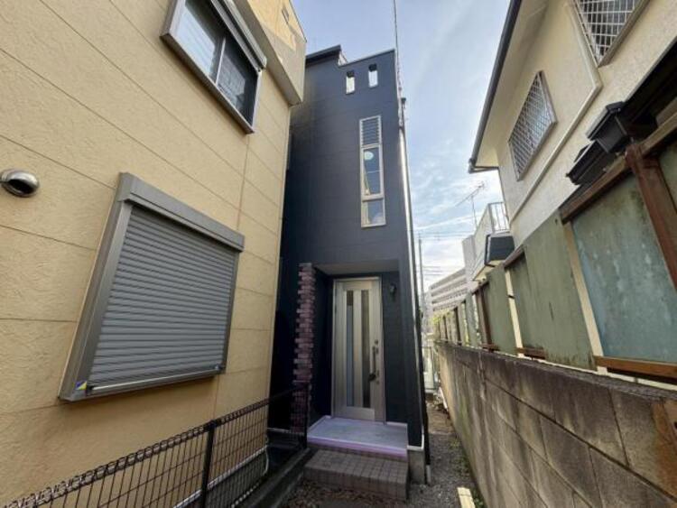 外観 自慢したくなるマイホーム！流行に左右されない上質な佇まい！！　満たされる時間をじっくり堪能できそうです　洗練されたものにふれることでもっともっと『おうちじかん』が充実したものになるでしょう！