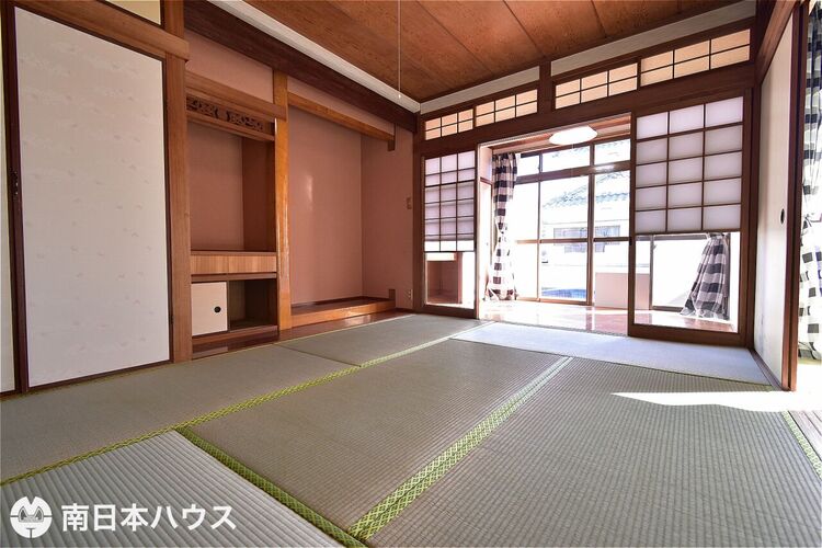 内装 【1階和室】6帖の和室です！奥に日当り良好な広縁があります♪
