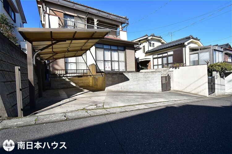 その他 【駐車場】駐車2台分！カーポートが1台分ついています♪