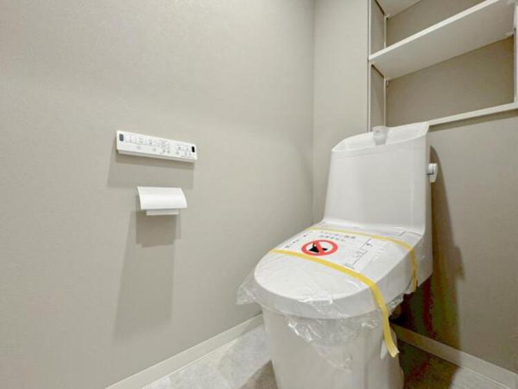 トイレ ウォシュレット、保温機能付き便座など充実の設備です　お掃除がしやすくストレスフリー！！