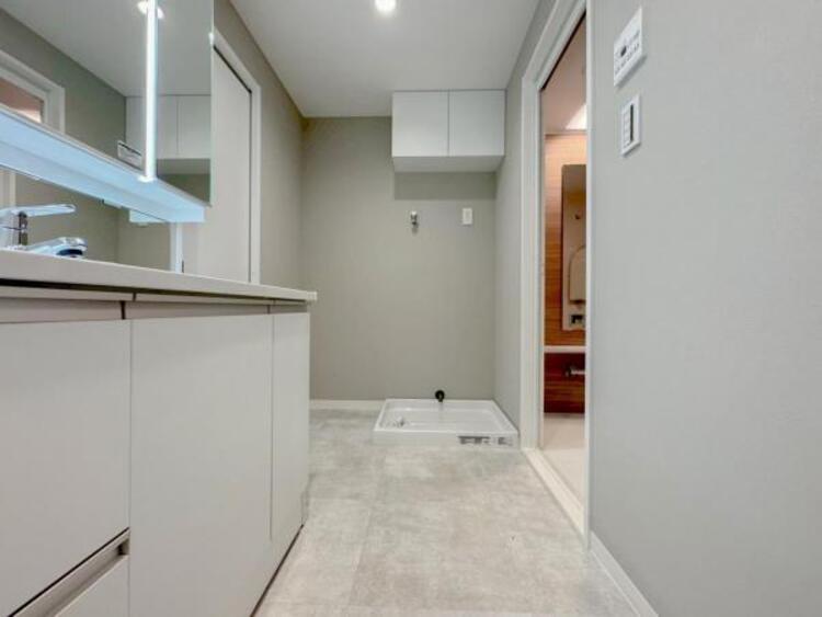 洗面 使用頻度の高い場所だからこそ便利な空間に。多人数での使用も考えた便利な空間です