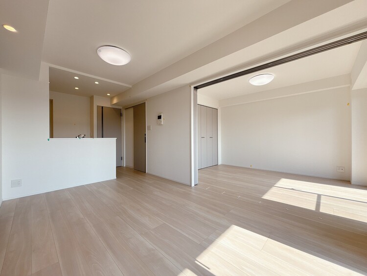 居間 快適に過ごす毎日を求めて、暮らしの中でご自身の「マイホーム」に創り上げてください。