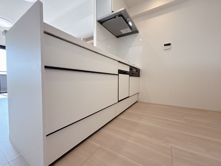 キッチン スマートな意匠と充実の機能を備えたキッチンが、暮らしにおいしい彩りを添えます。