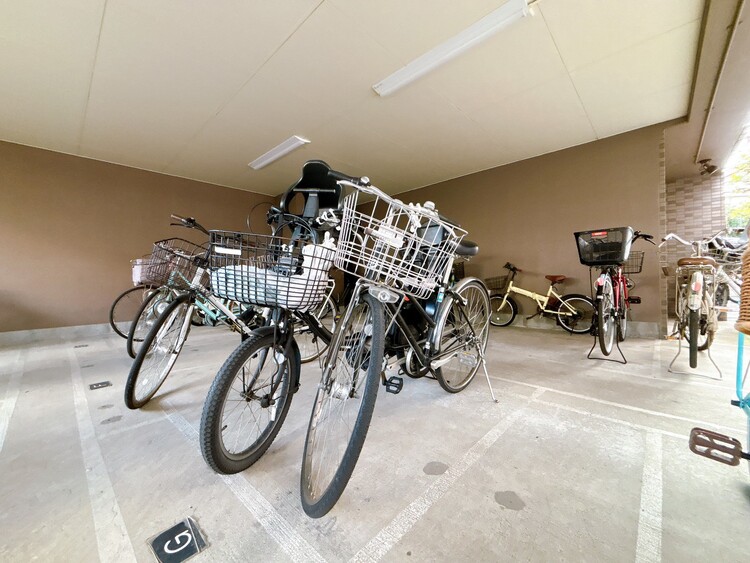 その他 きちんと整備された駐輪場。住む方の心遣いが感じられます。