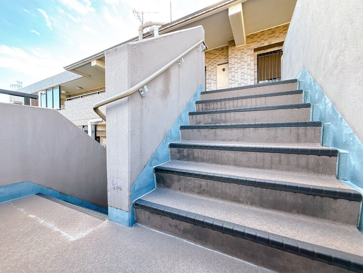 駐車場 大切に管理されてきたマンションならではの、良好な管理体制が伺えます。