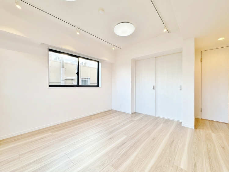 居間 忙しく過ぎゆく日常を置き去るほど、ゆったりした時間が流れるリビング。