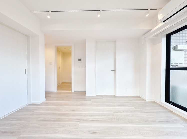 居間 居心地の良い空気感は、暮らしのステージを彩り、心からのやすらぎと満足感を与えてくれます。