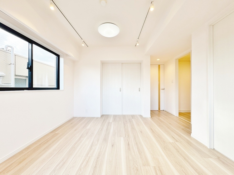 居間 快適に過ごす毎日を求めて、暮らしの中でご自身の「マイホーム」に創り上げてください。