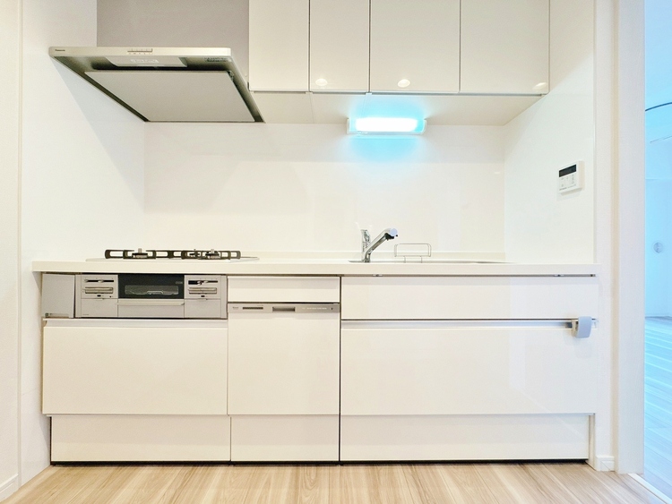 キッチン スマートな意匠と充実の機能を備えたキッチンが、暮らしにおいしい彩りを添えます。