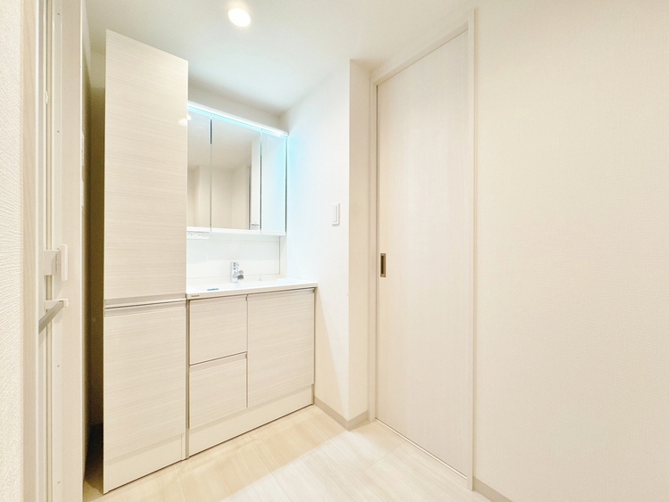 洗面 清潔感と心地よさを重視した、上質感漂うパウダールーム。