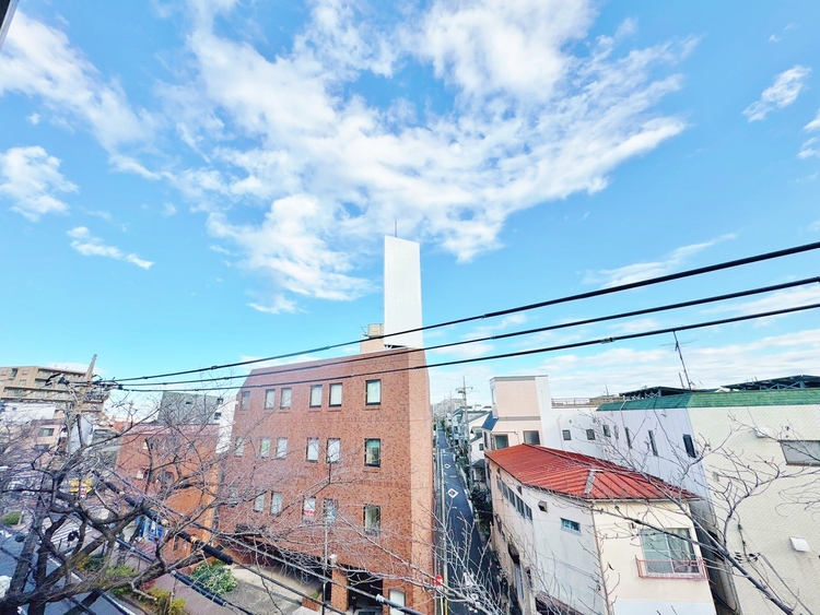 バルコニー 頬をなでる、優しい風を感じることが出来ます。