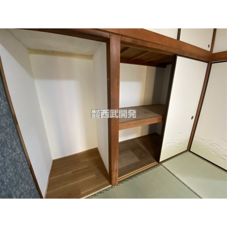 収納 １階和室６帖備え付けの押入れ