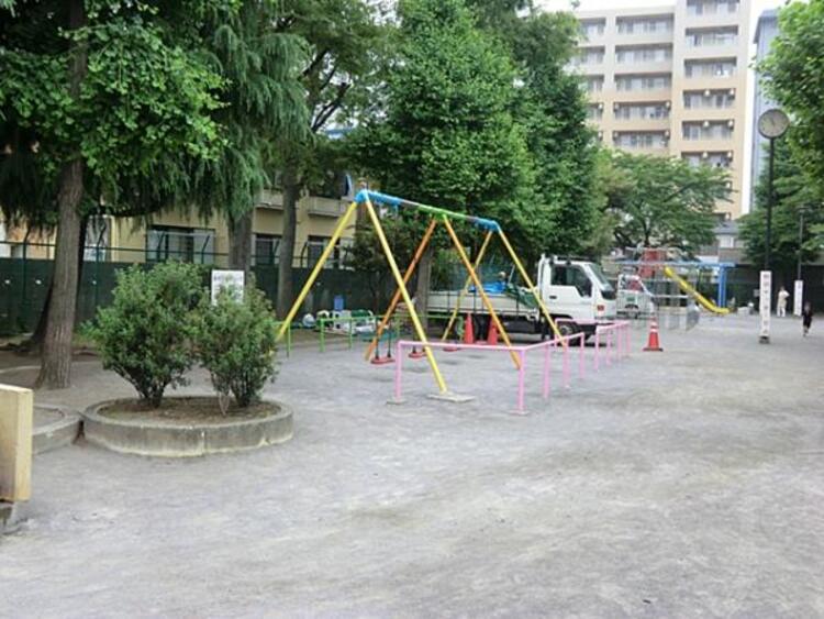 周辺 大森山谷公園　260ｍ