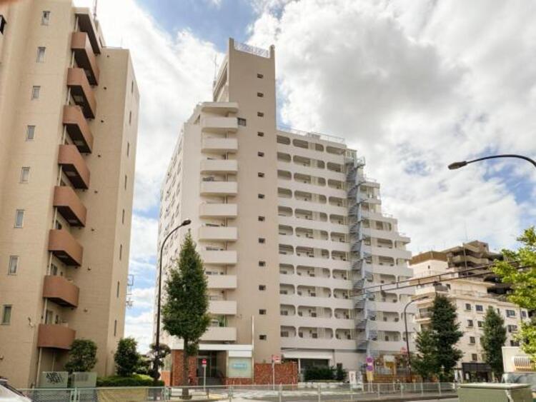 外観 各棟によって暖かい日差しの入り方・見え方も違うお住まい。実際の日当たりや現地の雰囲気もご確認くださいませ。