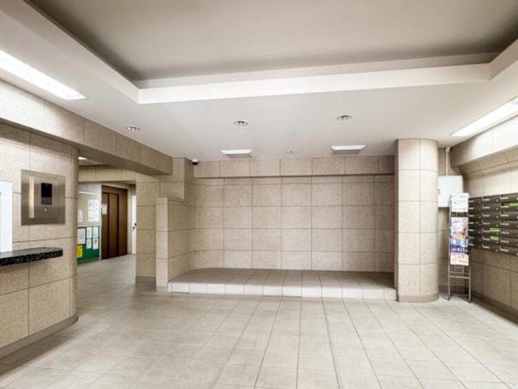 エントランス スタイリッシュなのはもちろん、質感があり、機能的でもあるエントランス。