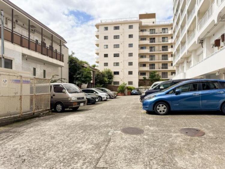 駐車場 開放感のある眺望。季節による景色の変化を　日常の生活と共に感じてください。