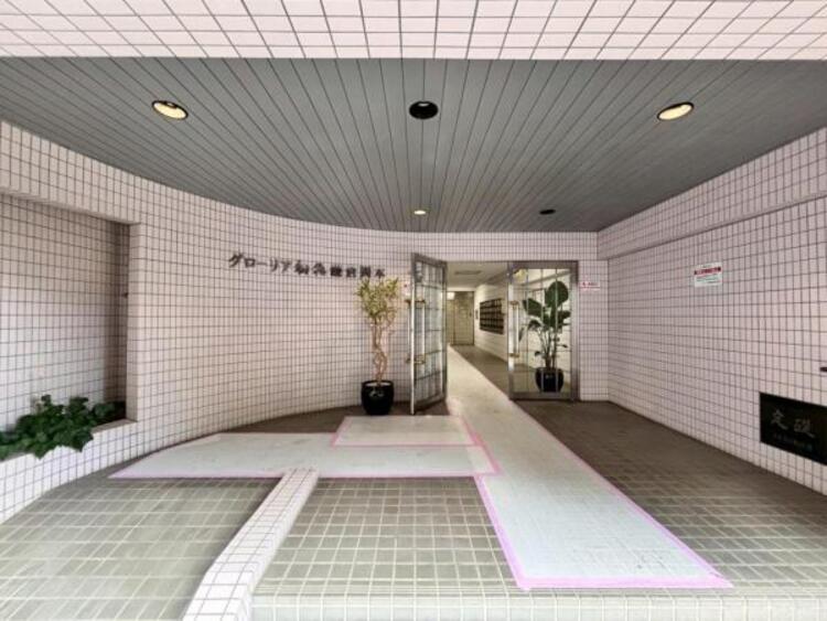 エントランス エントランスは、まさに顔となる場所。シンプルながらも格調高い雰囲気を漂わせて上質な空間です。