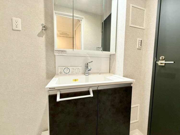 その他 清潔感を感じられる洗面化粧台。