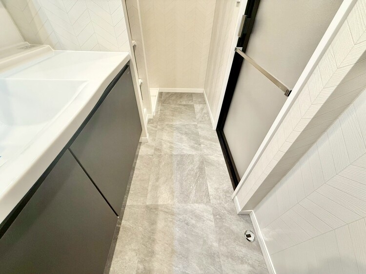 その他 十分な広さの脱衣所。