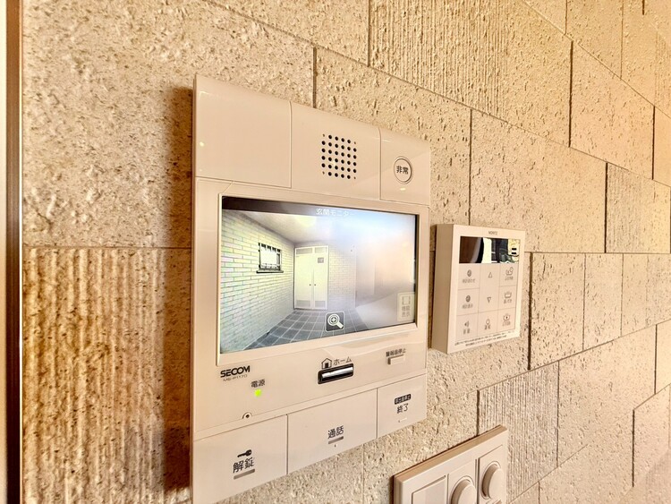 その他 誰が来てもわかる様にモニター付きインターホンを設置。