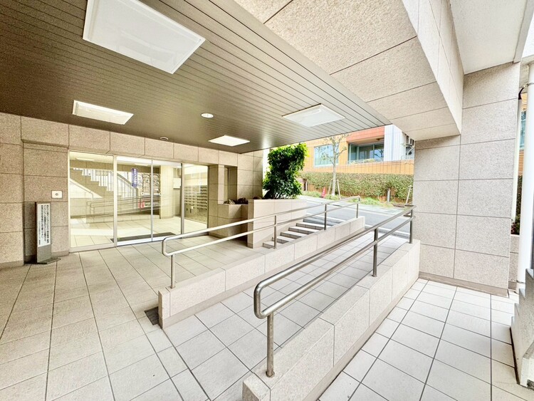 その他 館内は静寂な中が保たれており、管理が行き届いている印象を受けました。