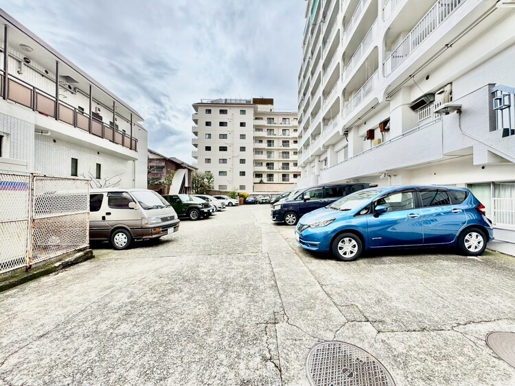 その他 駐車スペースが嬉しいですね。※空き状況は都度ご確認下さい。