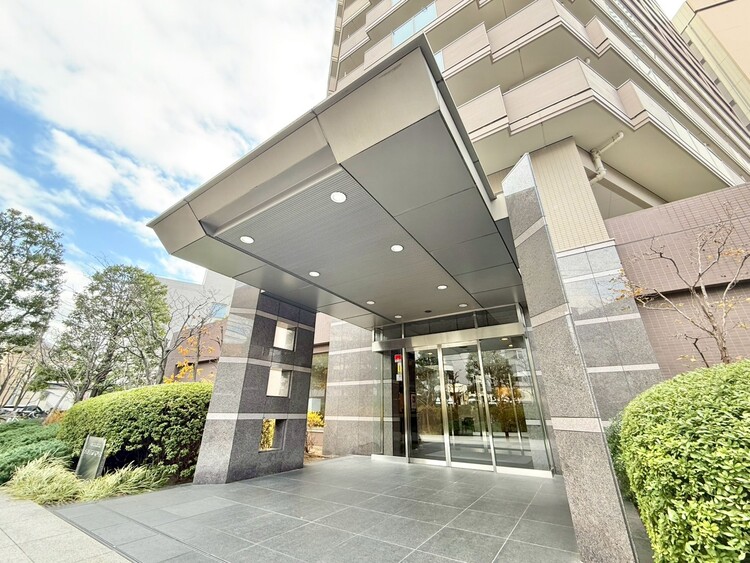 その他 上質感漂う玄関アプローチです。