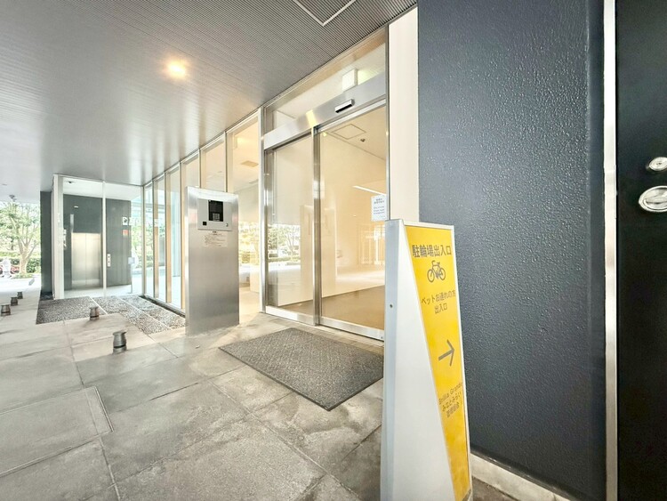 その他 上質感漂う玄関アプローチです。