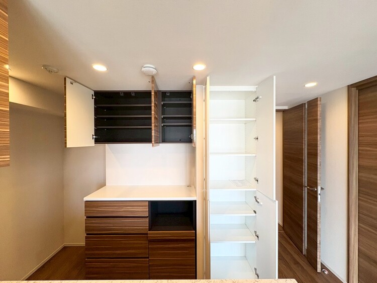 その他 収納スペースが付いていて、お部屋を広く使っていただけます。