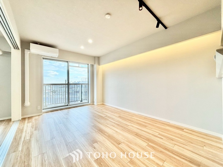 内装 ◆隠された美しさ◆流麗な音楽が流れているような繊細でいながら整然かつ堅牢なこの空間。この空間は確かに美しい。しかし、そこには美しさ以上のものが隠されている。