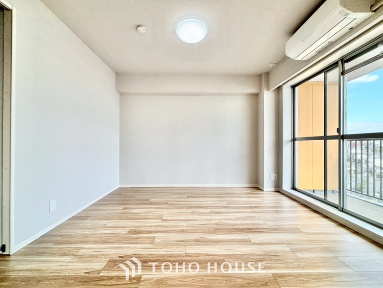 内装 ◆色彩◆この空間に放たれた光は華美なまでに演出されたデザイン。流れる時をより芳醇なコーヒーの様な色彩奏でるアダージョ。そして情景豊かな作品のような暮らしがイメージできる。