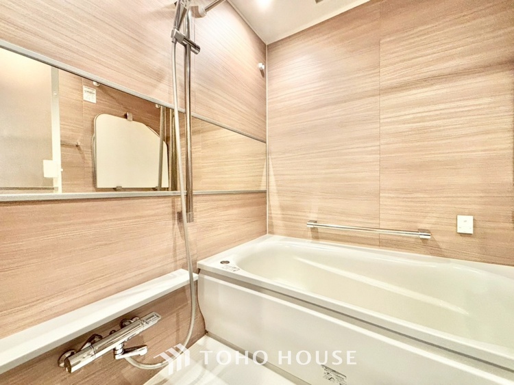 風呂 ◆浴室◆の温もりを感じ、ふわりと寄り添う太陽の妖精たちが自然と僕達を微睡ませる。うとうとしたい訳ではないがそんな時間が嫌いじゃない自分がここにいる。