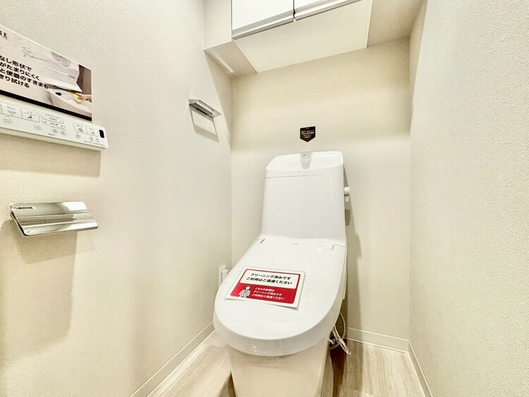 トイレ ◆トイレ◆トイレも全て新品に交換されており、清々しく新生活を始めることができます。白基調の清潔感のある空間に生まれ変わりました。