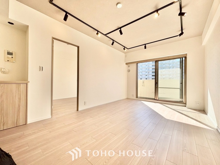 内装 ◆癒しの空間◆室内構成に拘り採光とセンスを散りばめた空間。それは『柔らかさ』に似た素敵な居場所。そこに暮らす人のことを考えつくり出したものは『癒し』という心地よい居場所なんだと思う