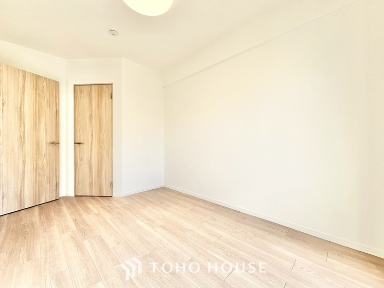 内装 ◆色彩◆この空間に放たれた光は華美なまでに演出されたデザイン。流れる時をより芳醇なコーヒーの様な色彩奏でるアダージョ。そして情景豊かな作品のような暮らしがイメージできる。