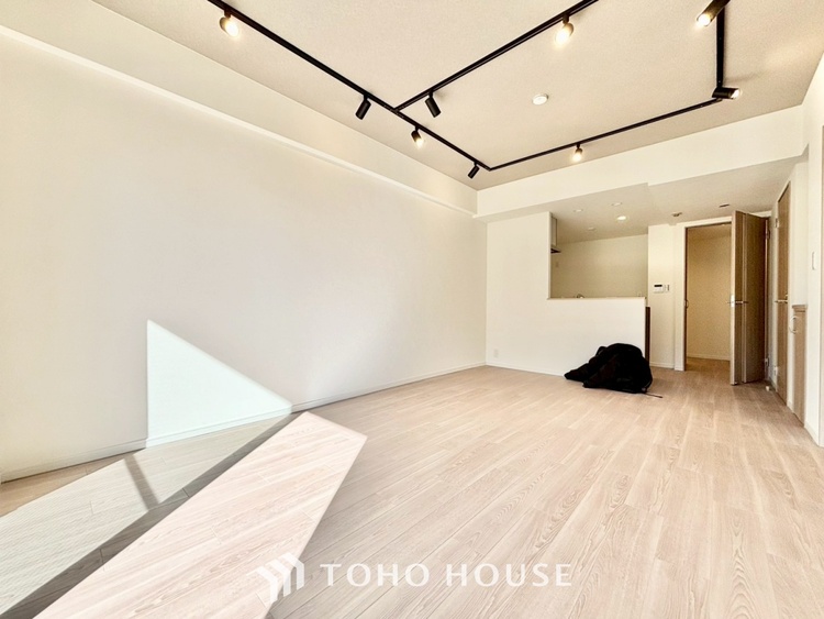 内装 ◆ここに在る◆事も無げに美しく、伝えるには筆舌に尽くし難い。豪華絢爛や華美と言う事ではなく、住まう者にとって暮らし易く心地がいいと言う美しさがこの住まいには込められている。