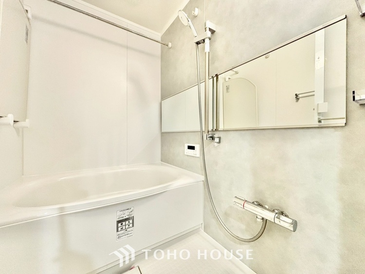 風呂 ◆浴室◆の温もりを感じ、ふわりと寄り添う太陽の妖精たちが自然と僕達を微睡ませる。うとうとしたい訳ではないがそんな時間が嫌いじゃない自分がここにいる。