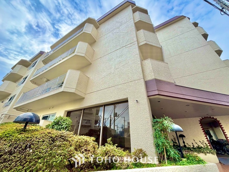 外観 ◆共有空間◆些細な事でほっぺを膨らまして怒る君。それでも僕達はこれからも一緒だよ。喧嘩をしても離れたくないから一つはさんだ同じ場所にいる。分かるよ。そこに君が