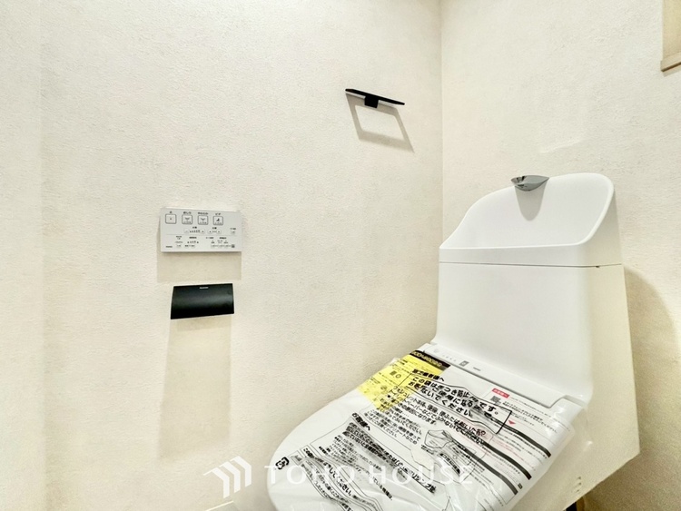 トイレ ◆トイレ◆トイレも全て新品に交換されており、清々しく新生活を始めることができます。白基調の清潔感のある空間に生まれ変わりました。