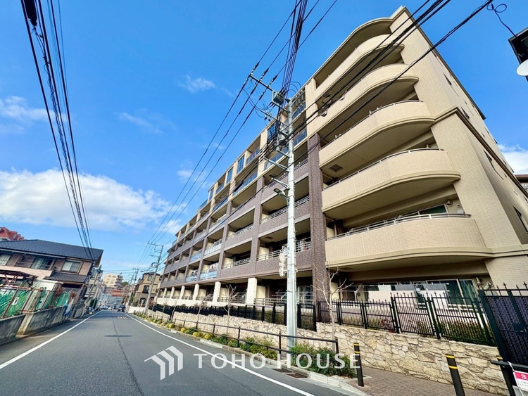 内装 【living】居心地のいい暮らしには欠かせない眩い採光。